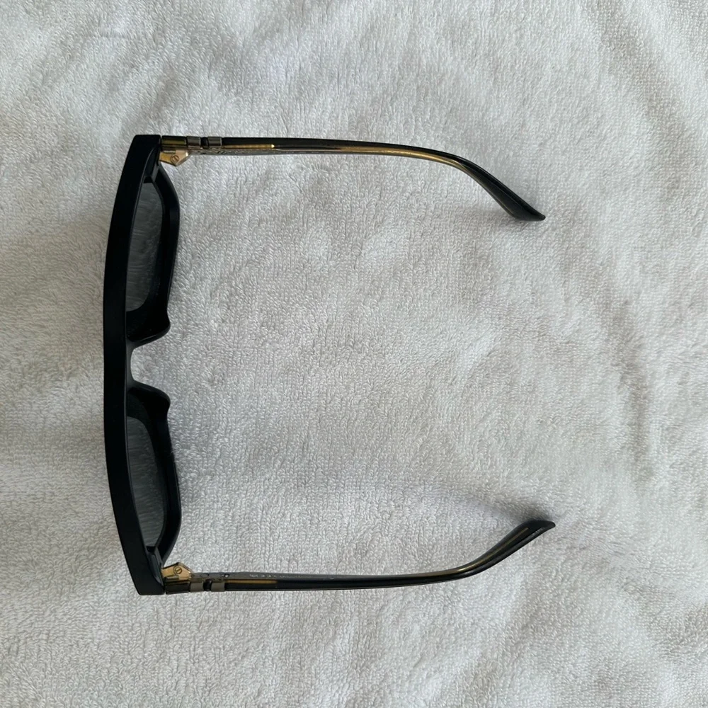 Blenders Black Polarized Sunglasses - Picture 2 of 5